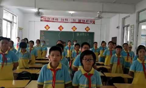 与红旗同框，向祖国表白——茂南第一小学六（3）中队参加与国旗同框活动