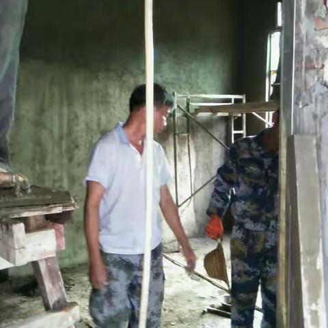 南圣村党支部组织专题党日活动