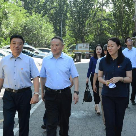 谭延伟同志到燕山新居社区开展调研走访