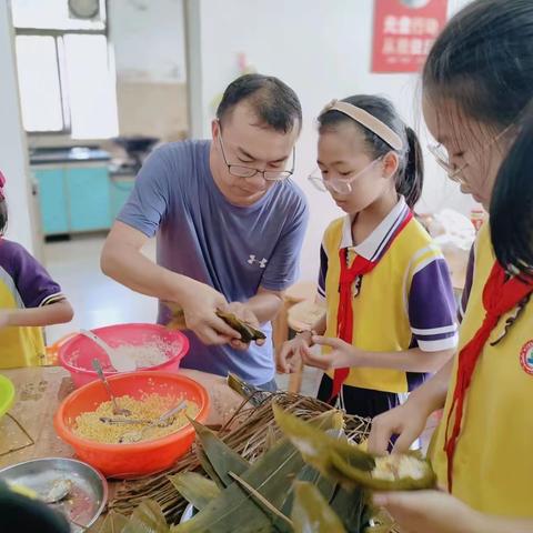 浓情六月迎端午，粽叶飘香促劳育——记白石小学开展包粽子劳动实践活动