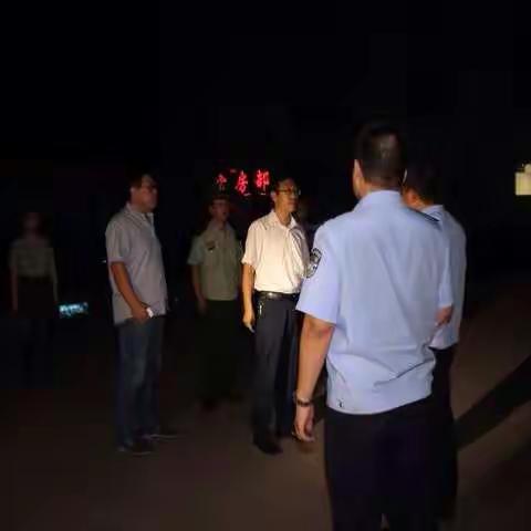 政法委书记李海平带队开展联合夜查行动