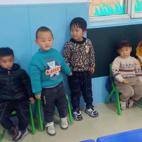 武家庄幼儿园小班【好朋友手拉手】