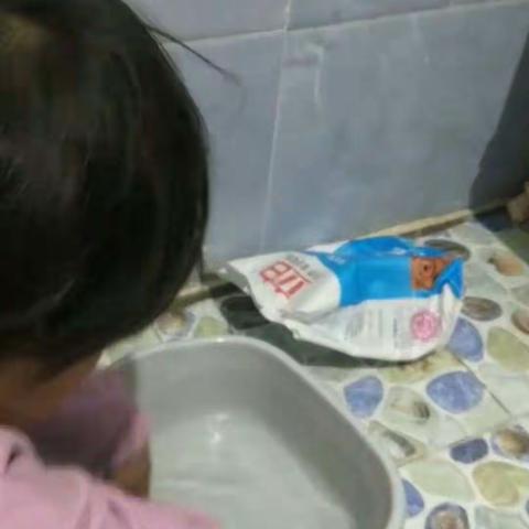 武家庄幼儿园小班〔自己的事情自己做〕