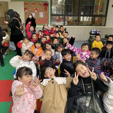 葫芦社区幼儿园——启航二班《迎新年，庆元旦》