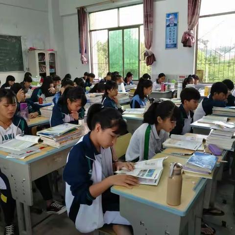 记忆中最美的瞬间，总是那么短暂，令人难忘…… 唯一不变的仍是最美的你和最真的我。