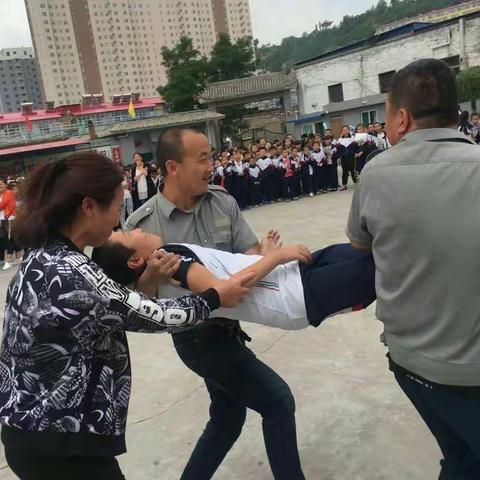 临县实验小学防溺水演练活动