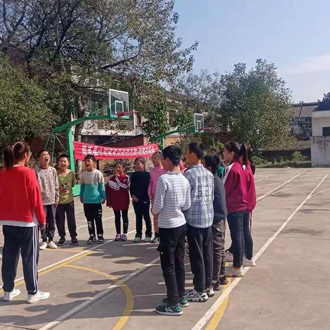 小学体育刘英利名师+研修共同体送教活动纪实
