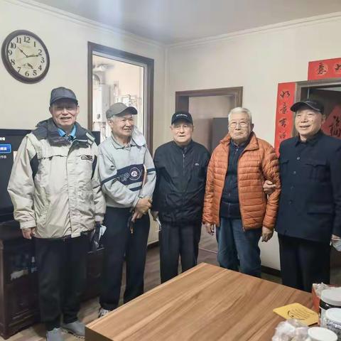 浓浓关怀暖人心-记和平里军休二支部委员走访探望大院军休干部