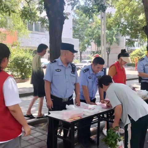 双争有我----滦电社区联合滦河派出所开展“防范养老诈骗 守护老年“钱袋子”普法宣传进社区活动