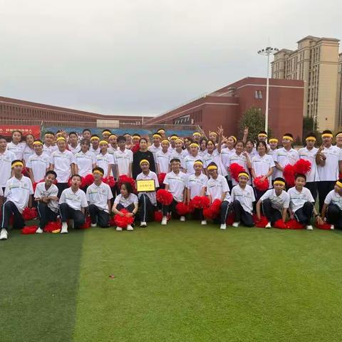 年少不负韶华，少年为梦努力—延安新区一中初一（5）班啦啦操比赛剪影