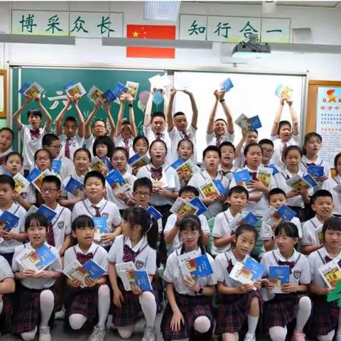 🌟临海小学五（1）中队✨“童心未泯，六一万岁”✨             ☀️暨☀️新书发布会