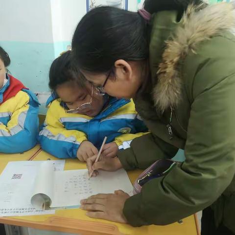 传笔下经典，做向上少年——铁新里小学参加“西泠杯”全国小学生规范汉字硬笔书写大会纪实