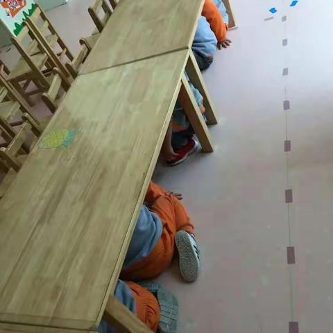 优幼幼儿园艺术园小五班防震演习
