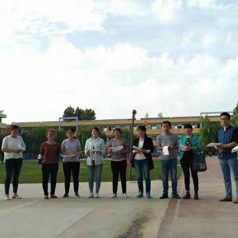 小麦垄黄，瓜果飘香，社团验收忙。