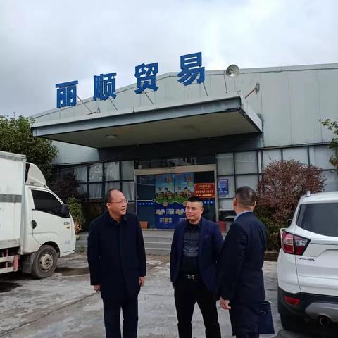 安远支行进企业开展人行小微企业和个体工商户支付手续费宣传工作