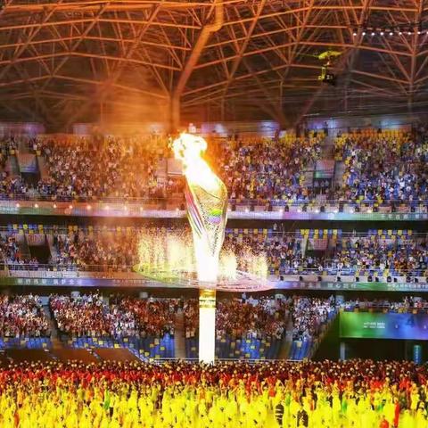 中华人民共和国第十四届全运会在古城西安拉开帷幕，西安市军休中心工作人员程潇荣幸的被选调参加本次活动的。