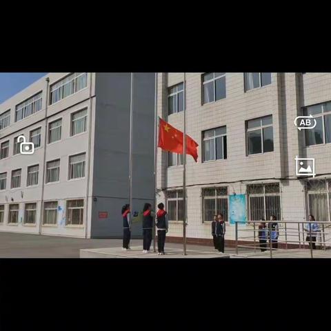 鞍山市第十二中学————   开展“歌颂伟大祖国 唱响心中赞歌”为主题升旗仪式