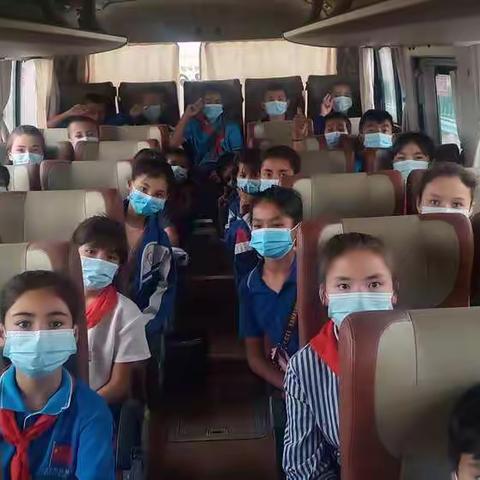 柯坪县青少年宫组织启浪乡中心小学学生赴阿克苏参观研学