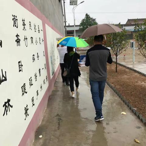 走村入户  精准扶贫