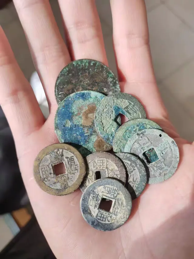 寻宝者:何垚名称:铜钱(大铜子儿:光绪通宝 康熙通宝 天禧通宝)寻宝者