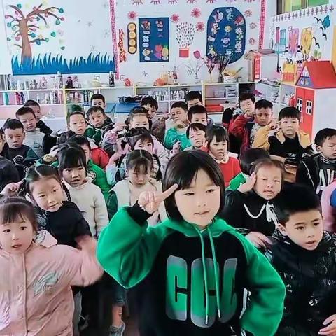 🎀“感恩有你，一路童行”🎀———金豆豆幼儿园果二班爱心主题活动