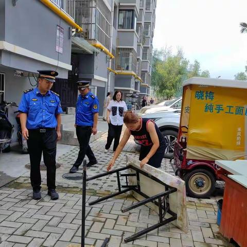 【筑梦宝塔  智联杨家岭】杨家岭社区党总支联合宝塔区城市管理执法局宝塔中队开展环境卫生整治
