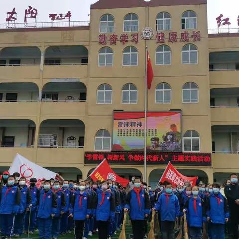 【筑梦宝塔 智联杨家岭】小身体释放大能量 蓝校服践行“活雷锋”