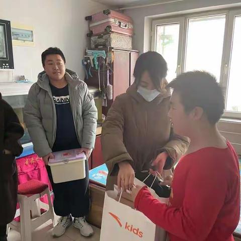 【元宝山街道】金秀社区大爱涌动，情暖寒冬双滦区团委“春节献爱心，圆梦微心愿”