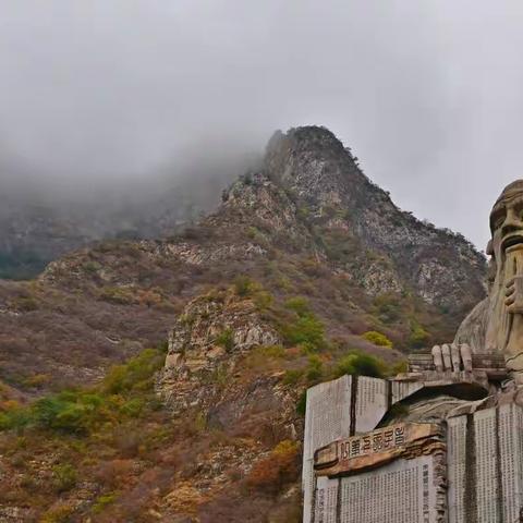 秋游圣莲山，佛道两重天。