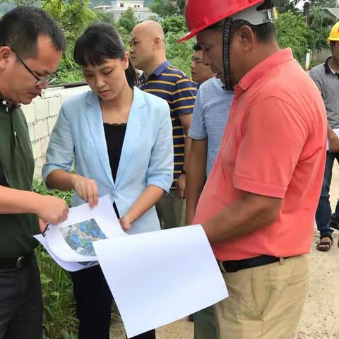 文艳常委调研“四河一渠”−保梅河项目,现场召开办公会议