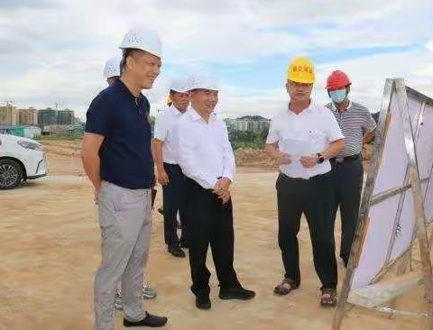 查堵点、破难题、促发展，县委常委、纪委书记郑维利到多馆合一项目调研