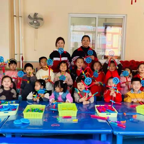 蒙古族幼儿园特色活动—连线魔玩机器人