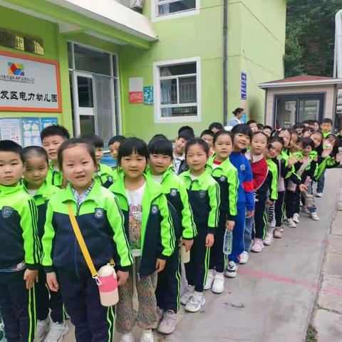 “走进小学，体验成长”开发区电力幼儿园学前班参观小学活动