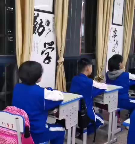 收看青春期生理健康知识直播讲座[太阳]