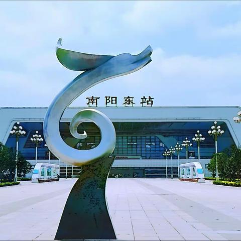 落日晚霞南阳的夜色美景。