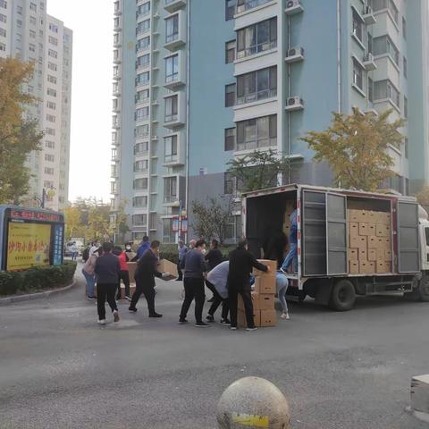 病毒无情、人间有爱，党员志愿暖人心、众志成城、共抗疫情。