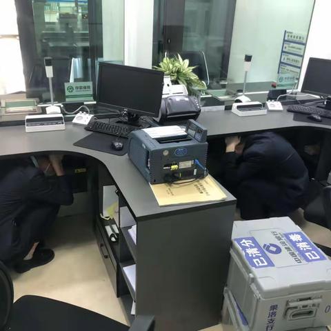 建设银行果洛支行开展防震逃生演练