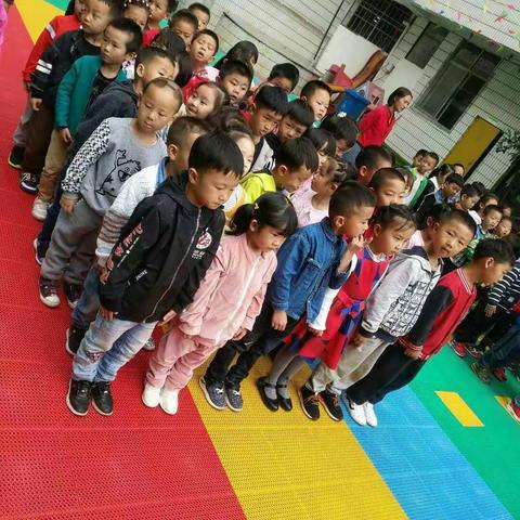 根基幼儿园学前四班教师节庆祝会