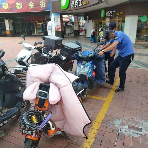 营造靓丽环境     坚守创城一线