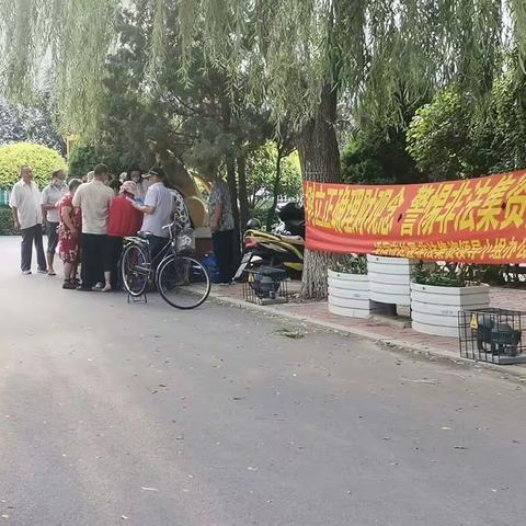 凌海市处非办与邮储银行凌海支行青年业务能手对防范非法集资和反洗钱知识联合宣传