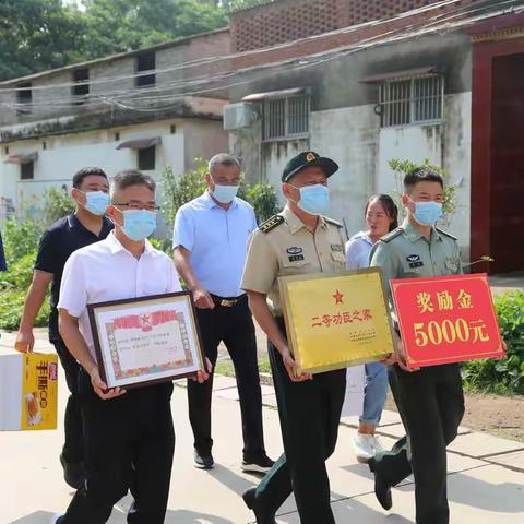 临颍：立功喜报送上门 拥军优属暖人心
