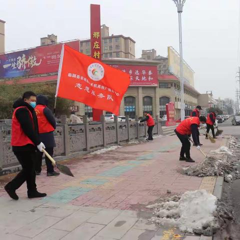 临颍：干部群众齐上阵 干干净净过大年