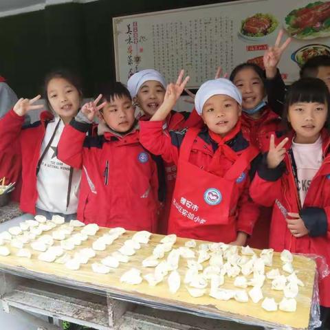 “食光”与快乐相随——记雅安市名山区实验小学三（四）班“小厨房”劳动实践活动