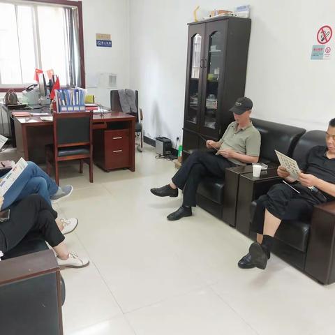 鄠邑区机关事务服务中心组织各科室学习西安市生活垃圾分类管理办法和垃圾分类小知识