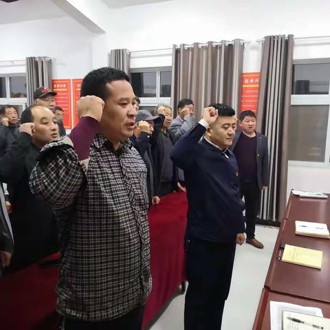 杨桥社区召开十二月份5+N党员大会，会议有李伟华书记和周国强书记共同主持！两委班子成员和全体党员参加会议！