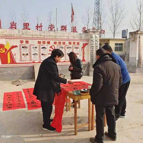 下乡帮扶写春联  墨宝飘香暖人心