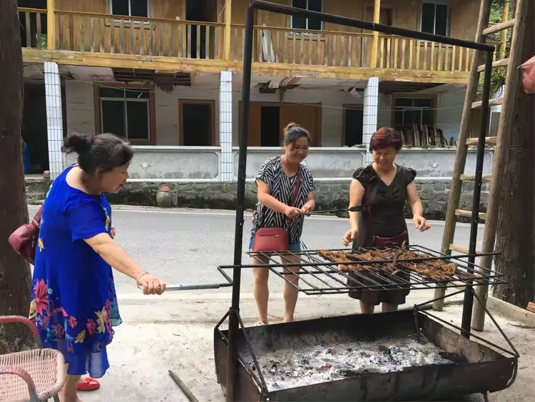 什邡石门洞是一个避暑的好地方