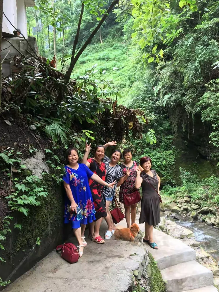 什邡石门洞是一个避暑的好地方