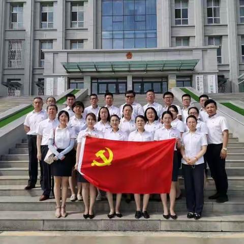 白碱滩支行党支部与石油分行公司金融业务部党支部联合开展“党旗映天山”主题党日活动