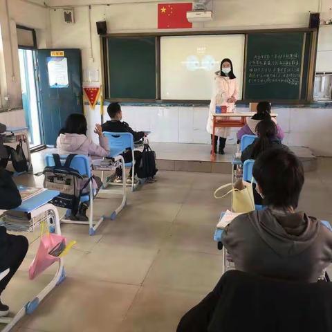 李堂小学六年级:疫情演练进行时！